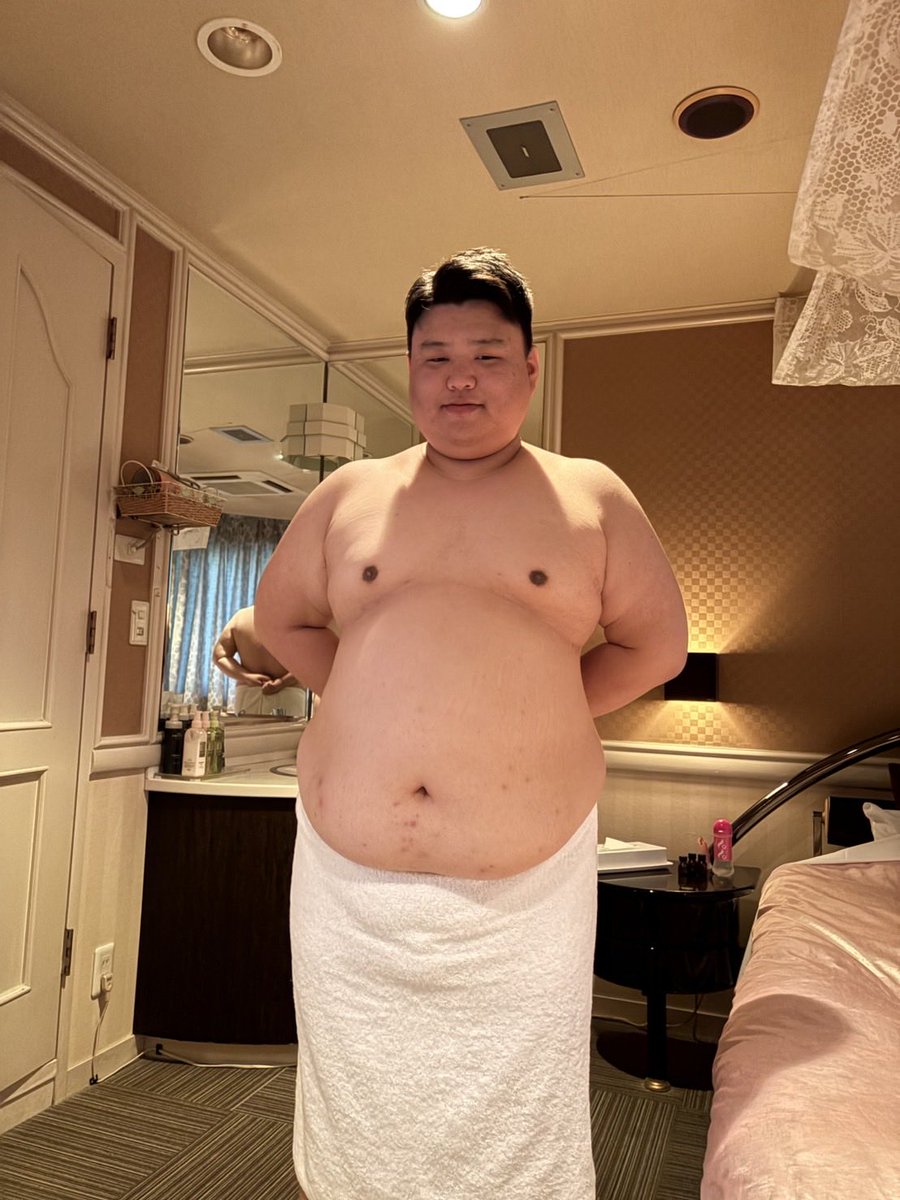 natyan0211's tweet photo. ナイモンでエロ配信出ませんか？って言われたけど...
見たい人いる？？
多分やらんけど、最低10万〜でーーとか言ってみようかな笑 https://t.co/md8RS5YzmK