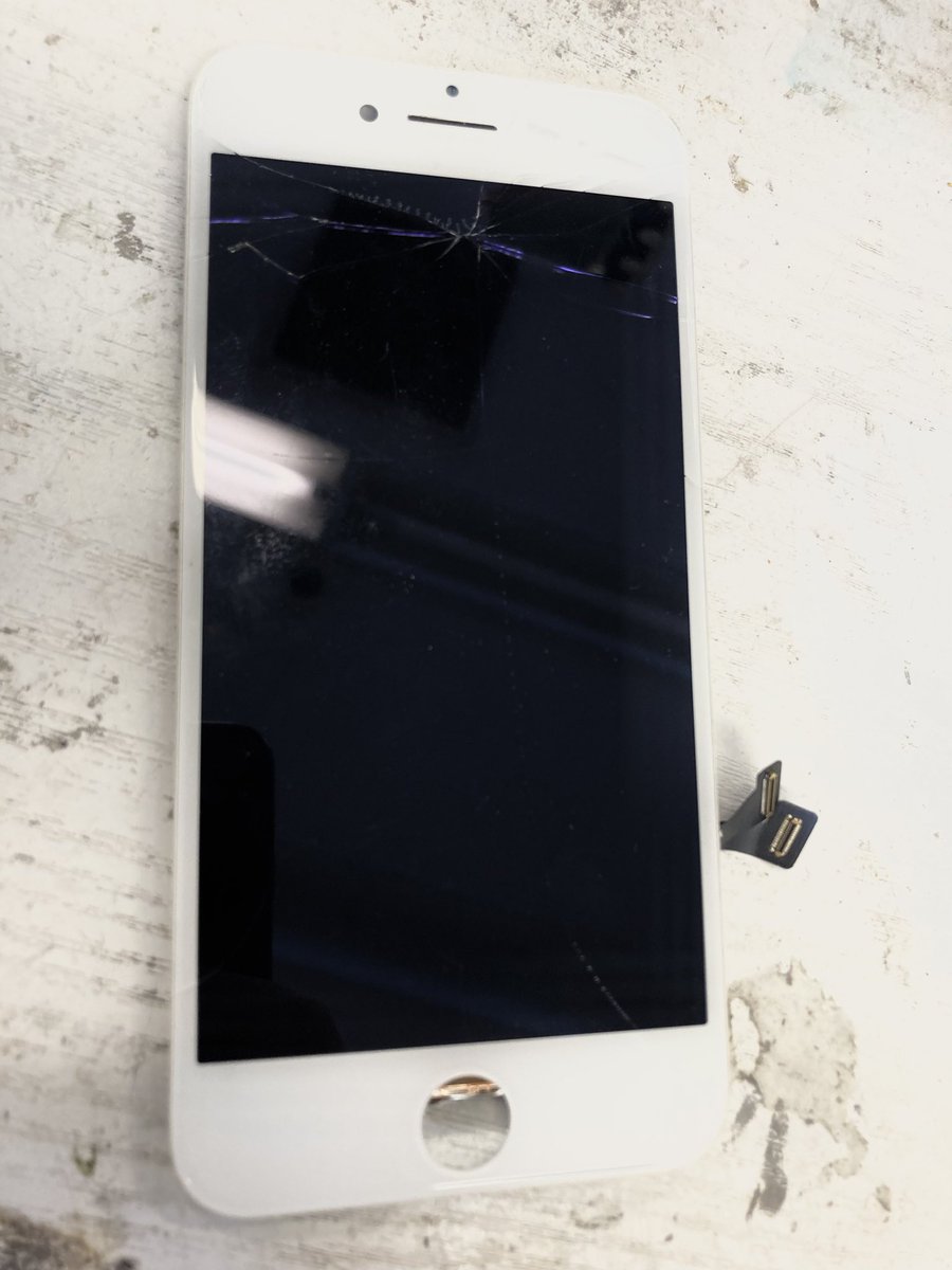 iPhone8 画面割れ交換4000 作業時間11分でした