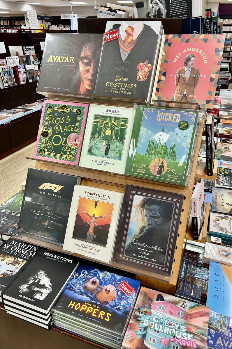 洋書専門店 Books Kinokuniya Tokyo(最寄り新宿か代々木) tweet media