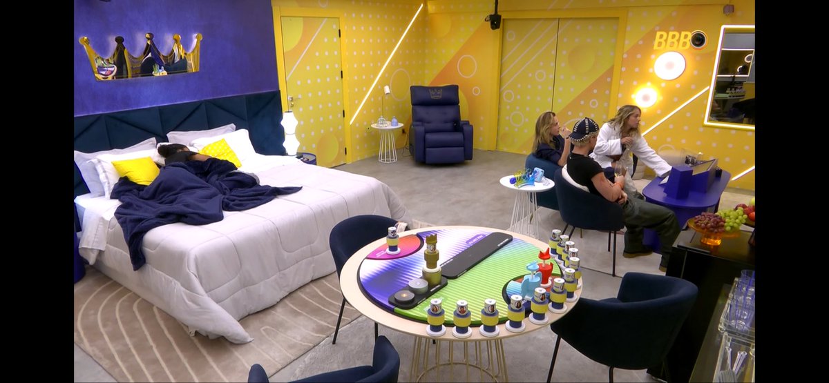sobreentrega's tweet photo. nada como ficar a madrugada toda fofocando com os besties ✨💅🏻
#BBB26 #samiralider #ProvaDoLider https://t.co/5SfXuUeKVr