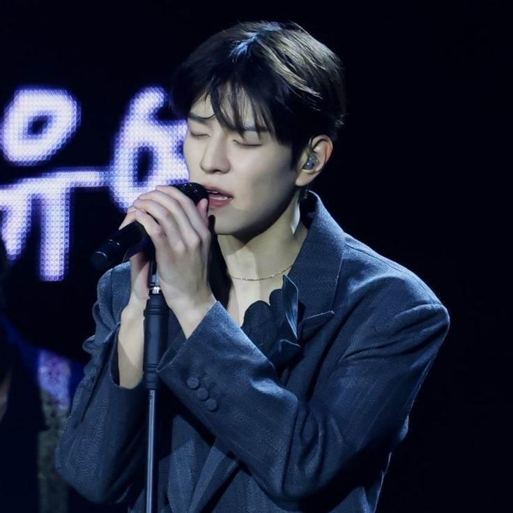 these photos make me wanna cry he looks so beautiful