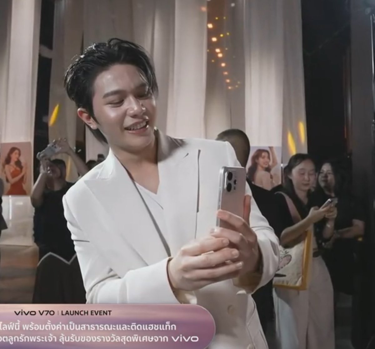 GUYSS KENAPA YH GUE DARI KEMARIN LIAT FOTO INI CEKIKIKAN MULU ANJIRRR??!!! KAYAA inimah bukan papah lagi BAPAKKKK!!??? lu kenapa se papah itu si will😭😭😭😭😭😭😭