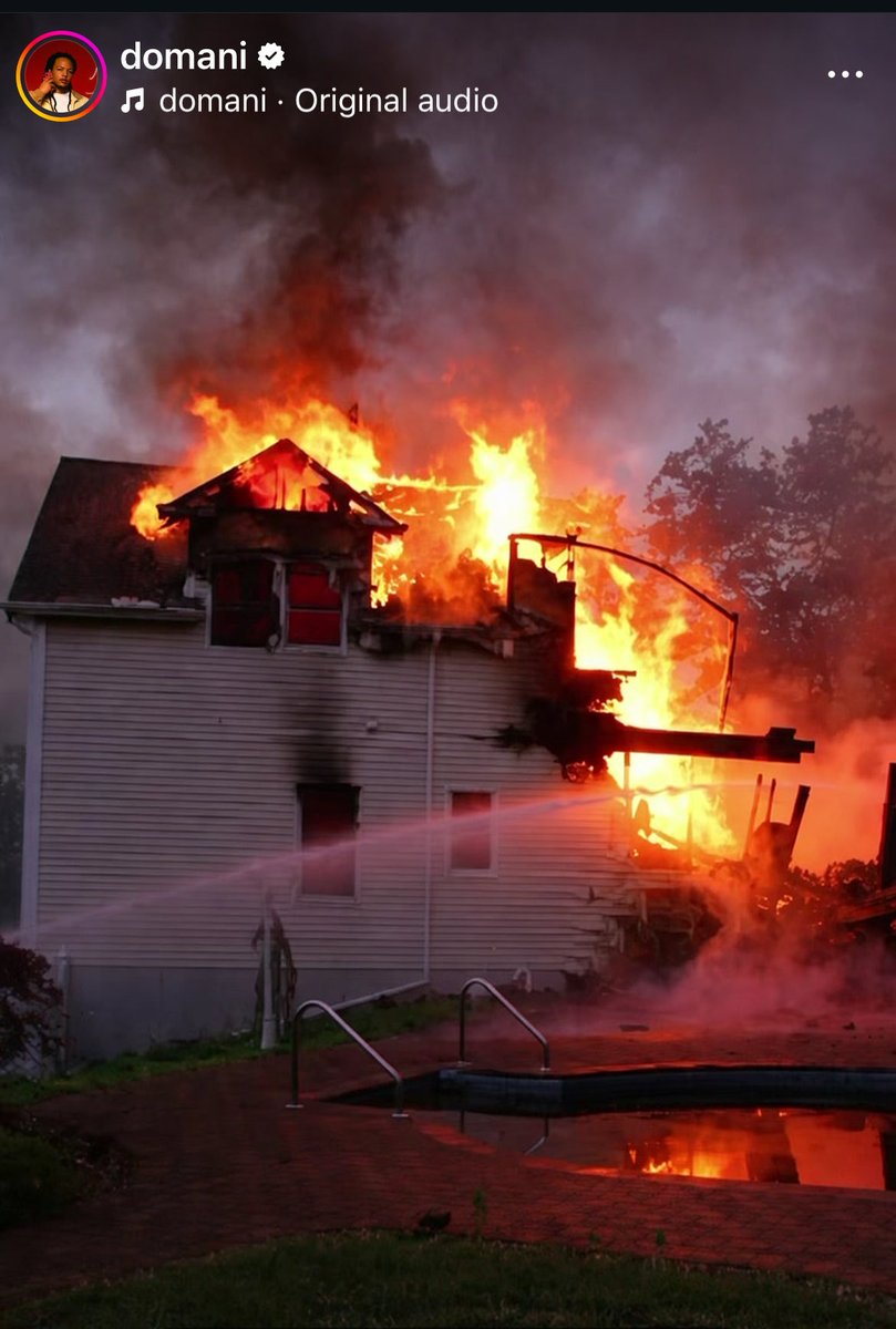 SCruFACE1's tweet image. On the “Sorry Miss Jackson” diss record, Domani called 50 cent “FIREBUG”, a informal term for an Arsonist AND used the ACTUAL photo of 50 cent’s baby mother’s house on FIRE 👀‼️😮‍💨 #Domani #50cent #Tip