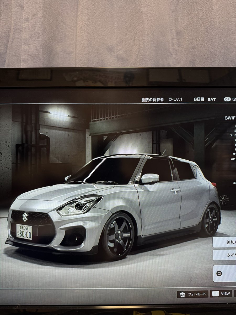 どっかで見たような色のスイスポでナンバーはウィンダムと同じやつ