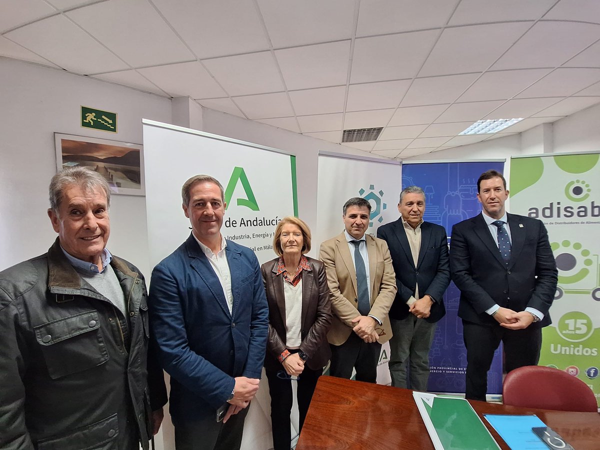 PESantaBarbara's tweet photo. Asistimos a la jornada de presentación de la nueva #LEPA y los incentivos #INCEA, organizada por @infoApoma  con la participación del Viceconsejero Cristóbal Sánchez y el Delegado Antonio García Acedo.
Una iniciativa clave para la modernización de nuestros parques empresariales https://t.co/f8xGPGSqde