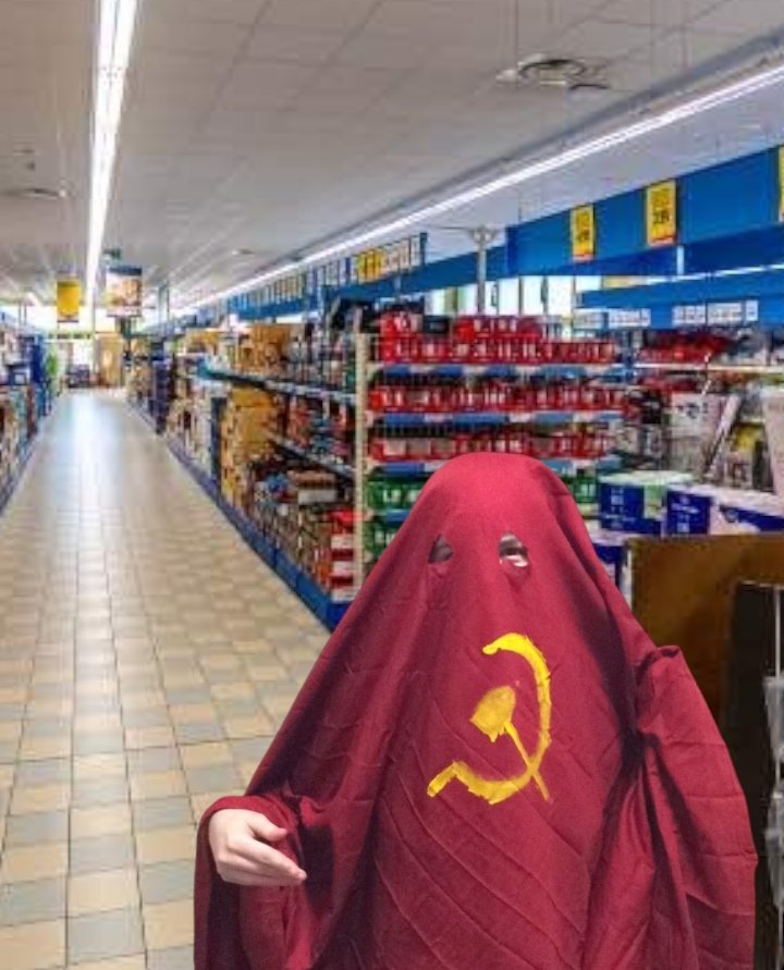 offtopicmrt's tweet photo. pensando allo spettro del comunismo che si aggira per l'Eurospin https://t.co/UJTYkdRXfY