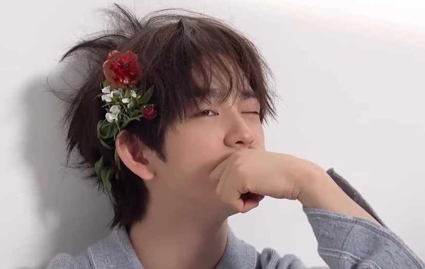 ให้ตายเถอะ ใครไหวกับสิ่งนี้ น้องจินยองกับดอกไม้ อ้อนตาใส จะบ้าๆๆ เกินไปลูกก🌹♥️