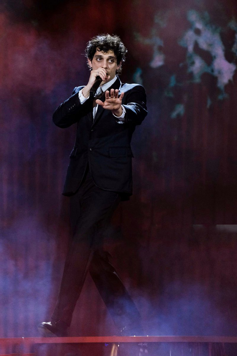 frammentisonori's tweet photo. Perché in fondo a noi dei palestrati proprio… #Sanremo2026 https://t.co/WVf8YgQQhT