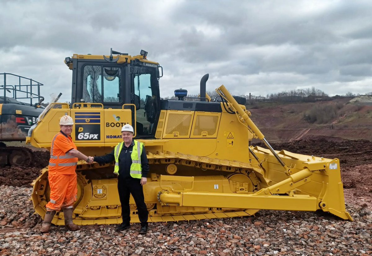 McHaleKomatsu's tweet image. Two (out of three) Komatsu D65PX-18 Dozers onsite in the quarries for Booth Ventures.

Engine Power: 220 HP @ 1,950 rpm
Operating Weight: 23,000 kg
Blade Capacity: 3.69m³

Learn more: buff.ly/MdmZrpF

#creatingvaluetogether #mchalekomatsu #komatsu #D65