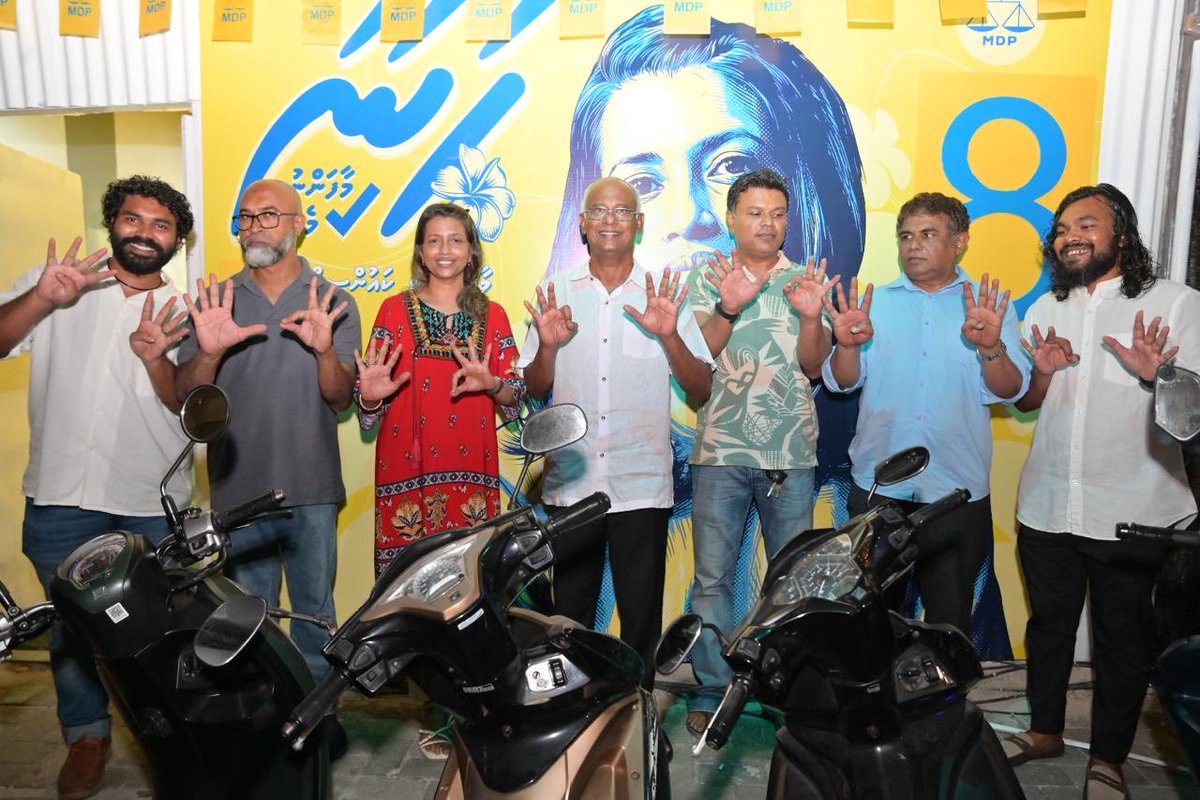 މާފަންނު މެދު ދާއިރާ T11 ގެ އެމްޑީޕީގެ ދޮރުން ދޮރަށް ހަރަކާތުގެ ތެރޭން. 

މާލެ ސިޓީ މޭޔަރ ކަމަށް <a href="/adamazim/">Adam Azim, Mayor of Male’ City</a> 
☑️3️⃣

މާލެ ސިޓީ އ.ތ.މ ކޮމެޓީގެ ރައީސާ ކަމަށް <a href="/reesha_a/">Aishath Reesha</a> ☑️3️⃣

މާފަންނު މެދު ދާއިރާގެ ކައުންސިލް މެންބަރު ކަމަށް <a href="/AishathHannah/">aishath hannah</a> 
☑️8️⃣

މާފަންނު މެދު ދާއިރާގެ އ.ތ.މ ކޮމެޓީގެ