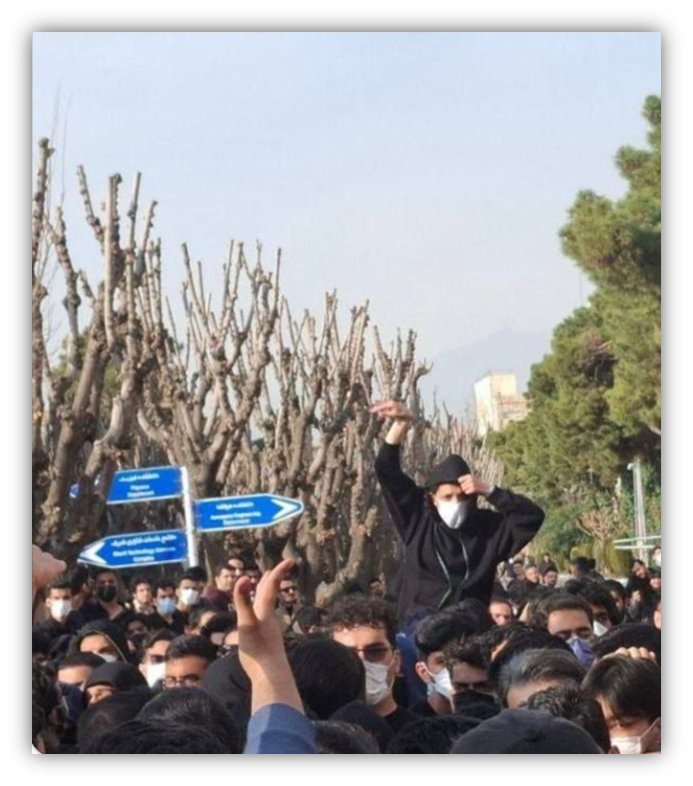فاطمه خاکپور غلط کرد که با سهمیه ایثارگری وارد دانشگاه شد و بعد دست جانباز رهبر انقلاب را به سخره گرفت، اما از زاویه دیگر #تمام_مسئولانی که از کنار #اختلاس‌ها_و_رانت‌ها و کثافت‌کاری‌های آقازاده‌ها و... راحت گذشتند در این انحراف بچه‌هایمان شریک هستند...