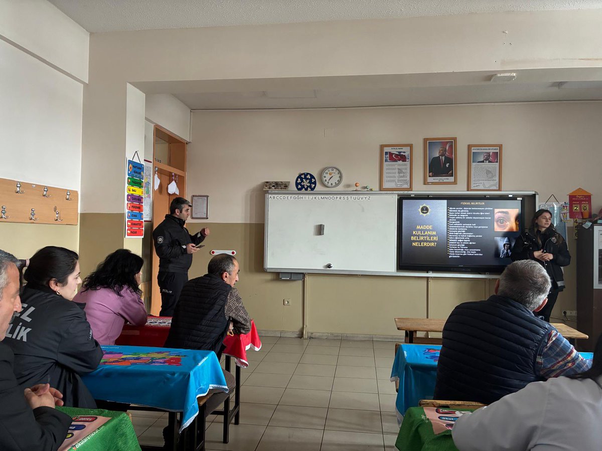 İl Emniyet Müdürlüğümüz Özel Güvenlik Şube Müdürlüğü, ⁠Narkotik Suçlarla Mücadele Şube Müdürlüğü ve ⁠Asayiş Şube Müdürlüğü personeli tarafından;
Kamu güvenliğini tamamlayıcı mahiyette özel güvenlik görevlisi istihdam eden Milli Eğitim Müdürlüğüne bağlı okullarda;
- Özel