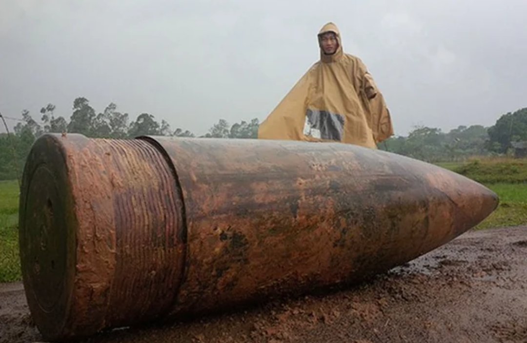 ベトナムでは、2015年にクアンガイ省で直径406mmの完全なMk.13海軍砲弾