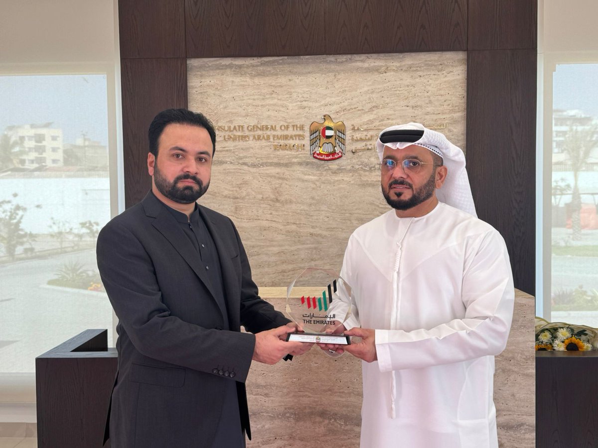 استقبل سعادة الدكتور بخيت عتيق الرميثي القنصل العام لدولة #الإمارات العربية المتحدة في #كراتشي بلال خان كاكار نائب رئيس مجلس استثمار وتجارة #بلوشستان، حيث جرى خلال اللقاء بحث الموضوعات ذات الاهتمام المشترك المتعلقة بالتجارة والاستثمار بين دولة الإمارات العربية المتحدة وباكستان.