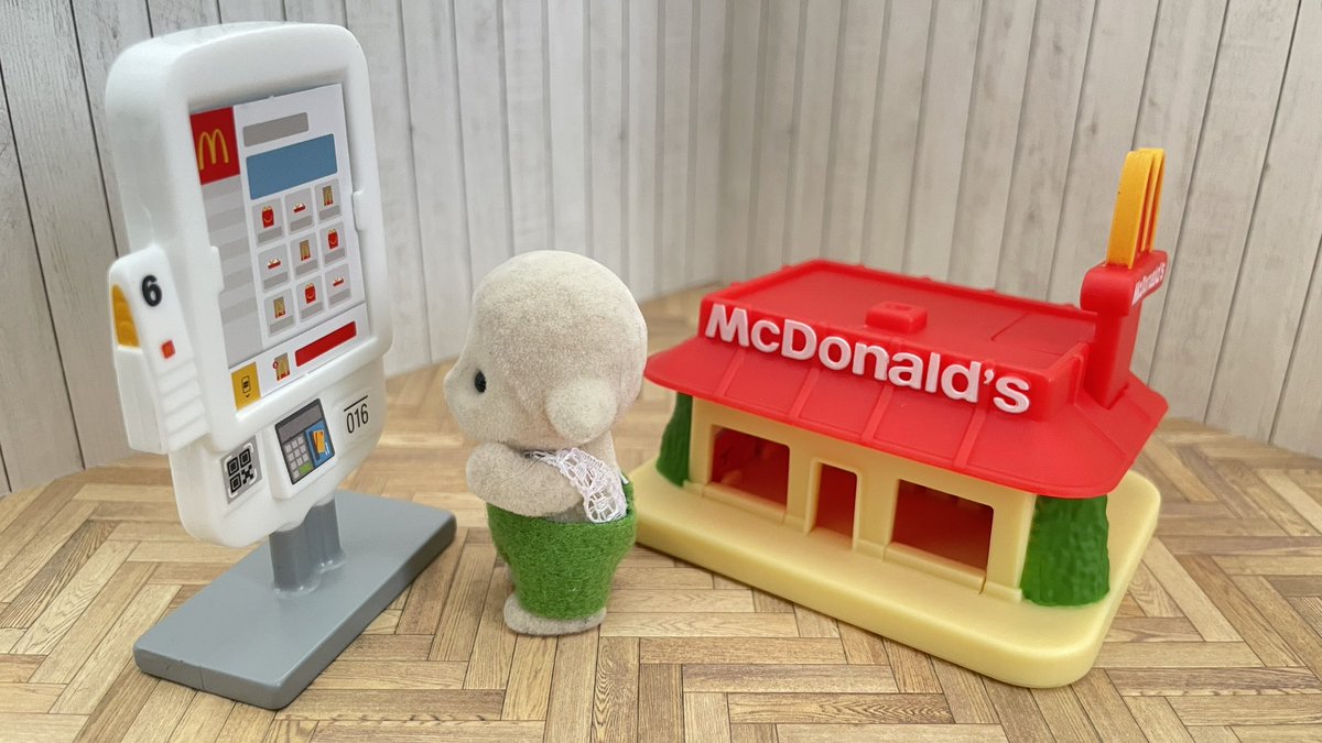 donpatchmaru's tweet photo. エマチナルド①

Ⓜ️はいどーぞ
🐏バーガー🍔くだしゃい。ぴくるすイヤです。
#シルバニアファミリー 
#ハッピーセット https://t.co/v2NXnF0J9e