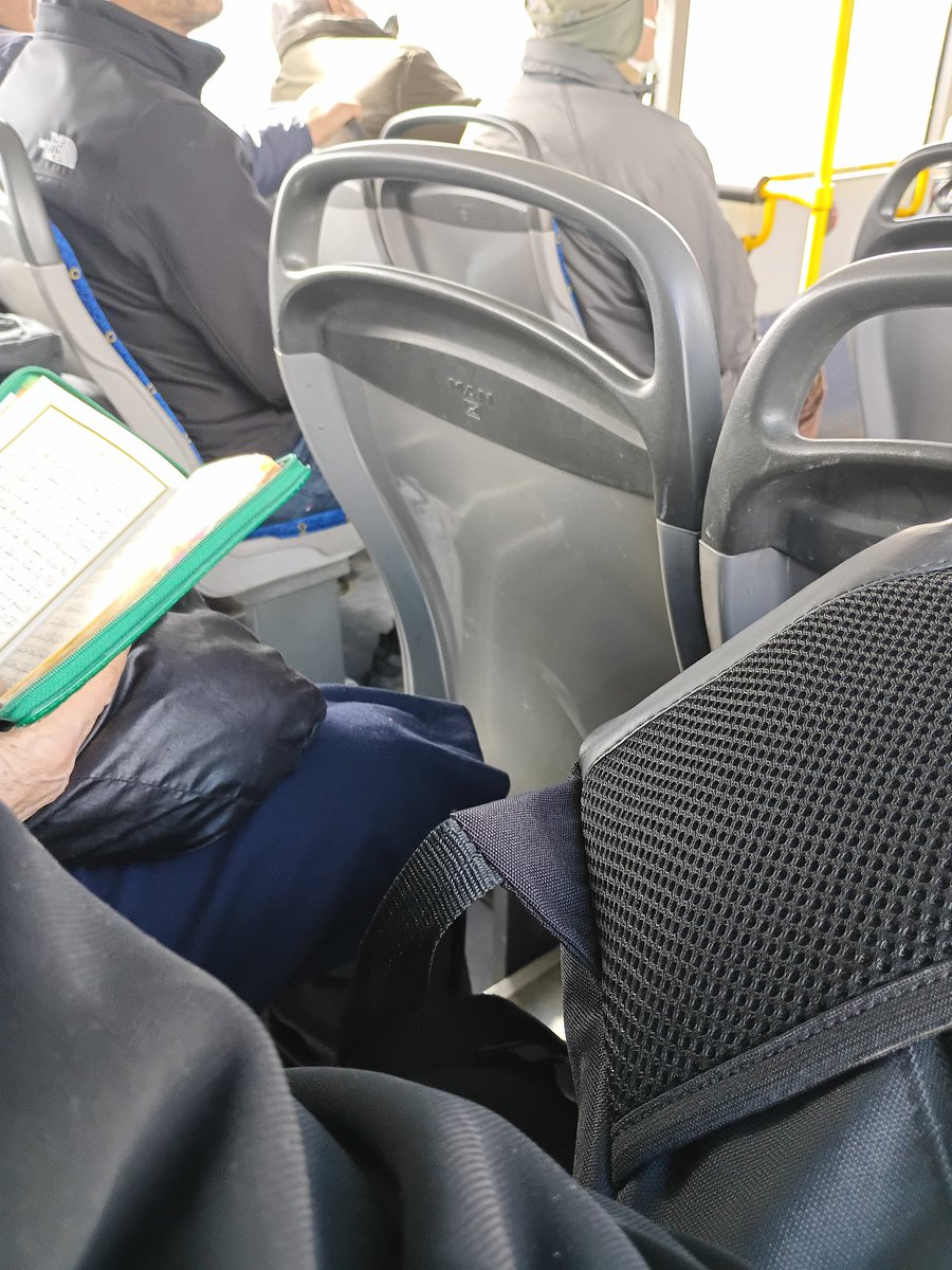 Otobüste kuran okurken yanıma bi teyze oturdu çıkardı kuranı kerimini ikimizde okuyarak gidiyoruz bu günleri gösteren Allah'a hamd olsun...