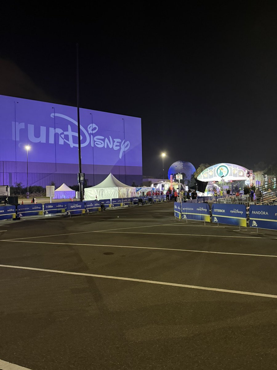DaveInOrlando's tweet photo. Good morning from the @runDisney Princess 5K finish line!
Stop by for the best ice wrap going!
If you’re pounding the pavement, Have a great race!
#Princess5K #RunDisney https://t.co/t1mavAaE2r