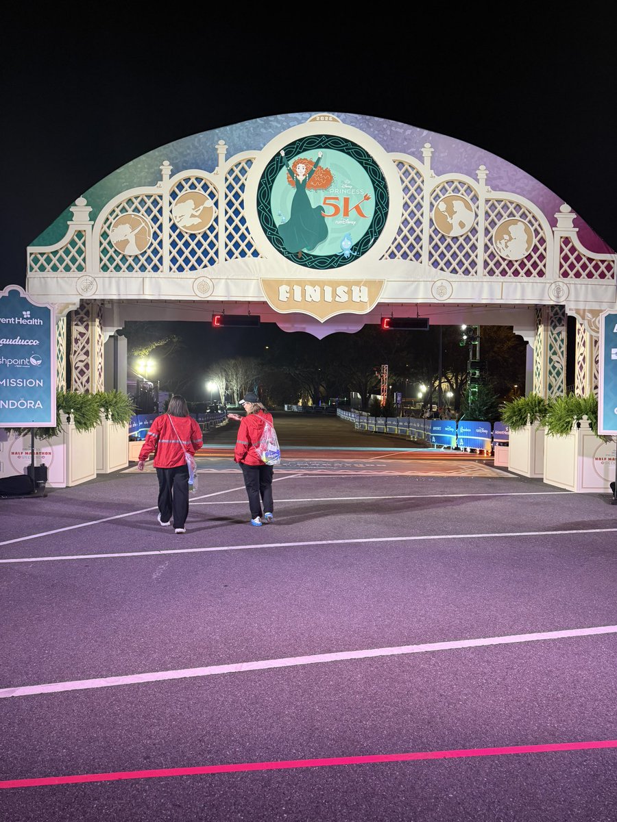 DaveInOrlando's tweet photo. Good morning from the @runDisney Princess 5K finish line!
Stop by for the best ice wrap going!
If you’re pounding the pavement, Have a great race!
#Princess5K #RunDisney https://t.co/t1mavAaE2r