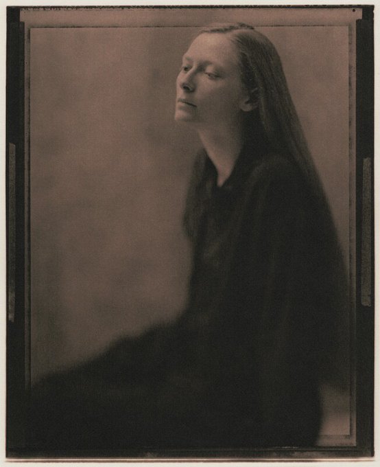 Gibboanxious's tweet photo. Tilda Swinton portraits by David Thompson, 1992. https://t.co/Vfsyw57JPU