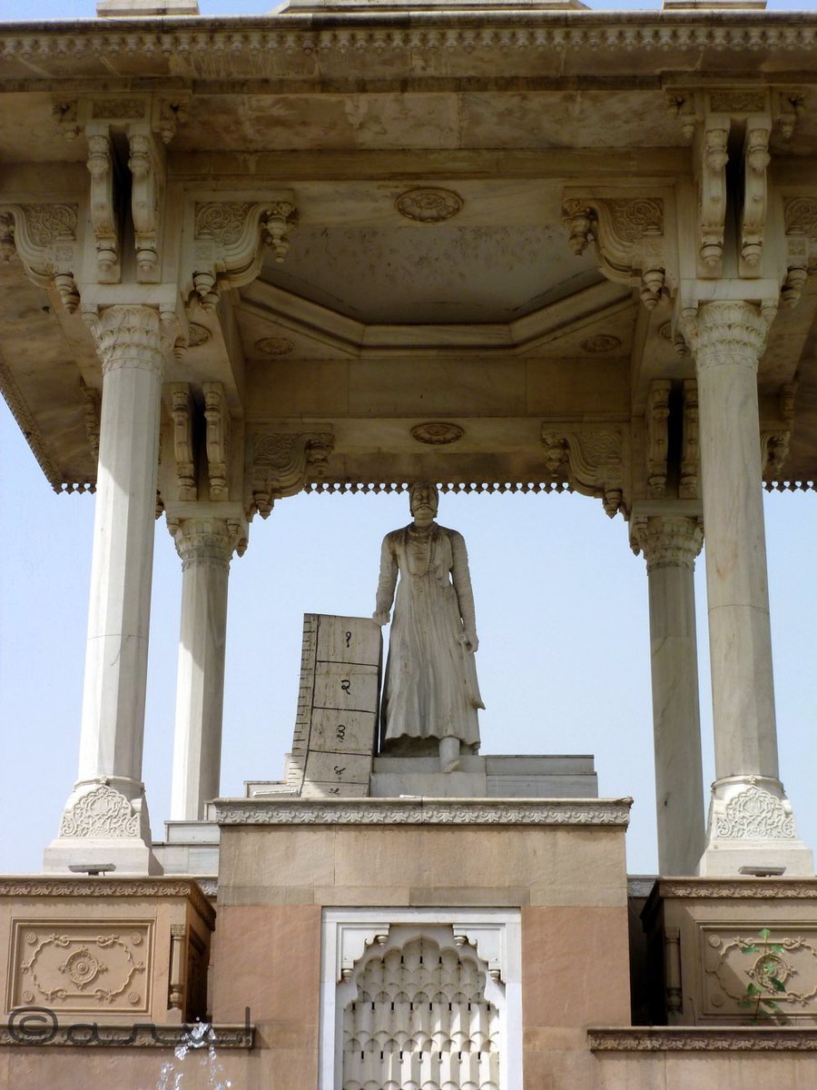 SiddharthKG7's tweet photo. A clan of Rajputs had natural cover of forests & hills. They chose guerrilla warfare.

Another clan was just next to Delhi & Agra and had to choose the route of treaties.

Kachhwahas waited and led united Rajput Rebellion under Sawai Jai Singh II in 1708. This ended entire Mughal control on Rajasthan.

Jaipur & Jodhpur rulers also snatched Governorship of Malwa & Gujarat from Mughals.

Not to forget, the great service that they saved idol of Govind Dev ji and established his fort like temple in Jaipur during the peak onslaught of Aurangzeb. Always ready to protect with their lives.

They brought so much wealth to Rajasthan. They were patron of arts. They made first planned city of India as per Hindu architecture. They preserved & brought back to life thousands of Hindu scriptures & treatises. They taught so much to people, gave them skills. Hell, they were among the first to become modern photographers.

Taj Mahal & Indian President House stand on Kachhwaha land. They took architecture to next level. Made amazing dams and public buildings, all in use even now. They patronised games like Polo. Made textile industries, focused on mining, under them— Rajasthanis became a force of market as they are all around India. The jewellers under Jaipur kings flourished & developed kundan & stone jewellery. Painters did well.

In entire world, statue of only one king is standing not with a sword, but a measuring scale. Because, being a king is not just about battle & attaining moksha in battlefield. It means much more than that.