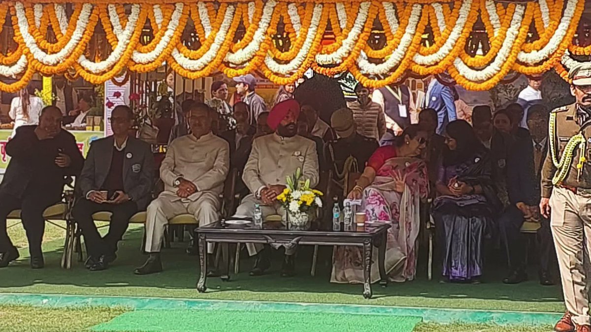 DehradunNiepvd's tweet photo. A proud day for #NIEPVD🌟
At Governor House, our Low Vision students of Model School showcased their creativity in a Drawing Competition.

#MSVD students also presented a graceful Yoga performance, reflecting discipline, balance &amp; confidence.
#RajBhavan #DivyangShakti
@socialpwds https://t.co/wP8PkJTHWQ