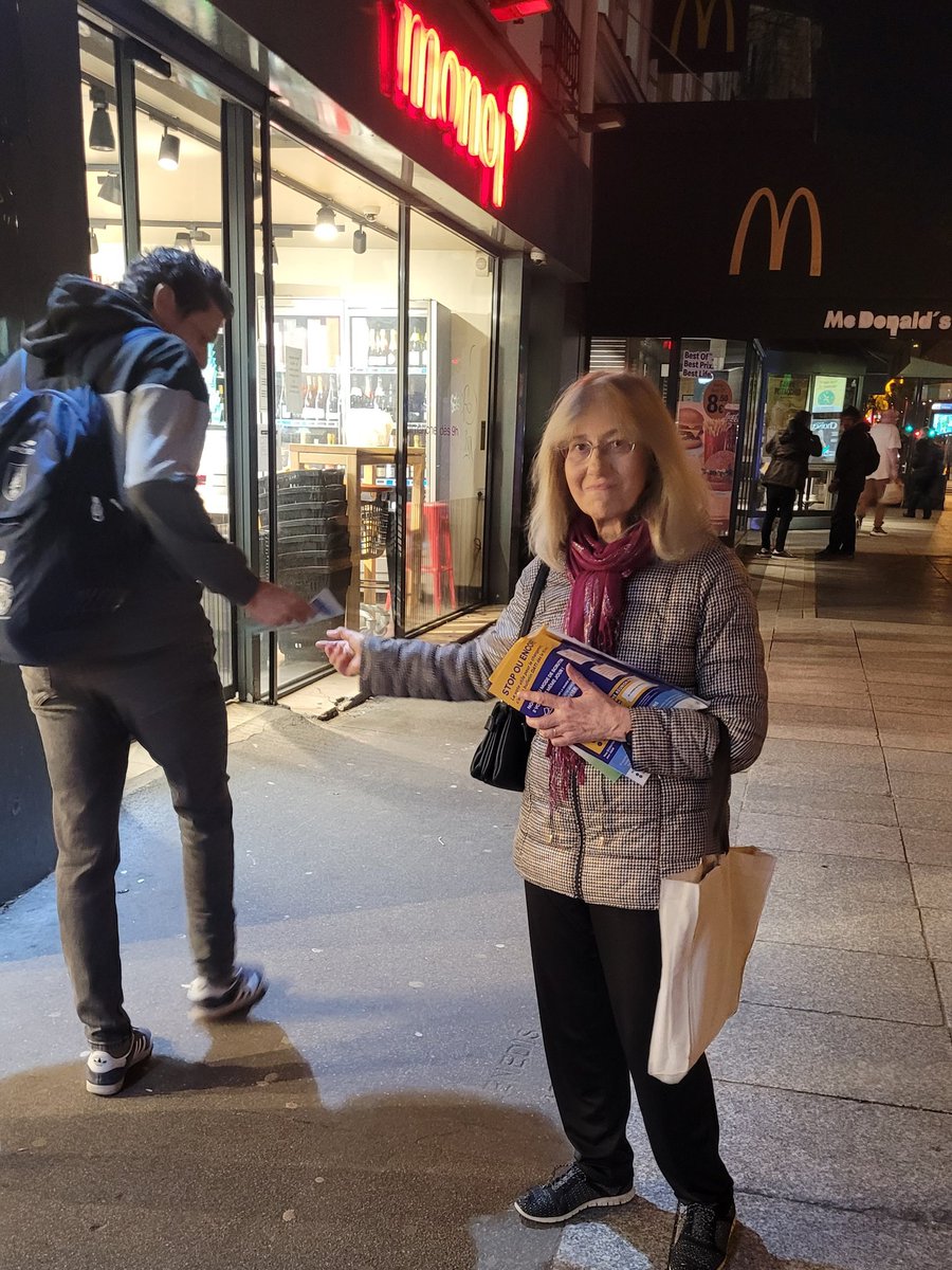 Sur le terrain comme toujours, le matin et le soir, pour échanger, convaincre et écouter les habitants de #Paris13 

Les 15 et 22 mars #JeVoteUtile pour <a href="/datirachida/">Rachida Dati ن</a> et <a href="/jb_olivier/">Jean-Baptiste OLIVIER</a> ##ChangerParis en mieux ! ☀️

cc <a href="/nemecek_karel/">Karel Nemecek</a> <a href="/MartineOllie/">Martine Ollié</a> <a href="/SoureyaNadji75/">Soureya Nadji</a> <a href="/voltaire75/">JORDAN</a> <a href="/PSibieta/">Paule Sibieta</a>