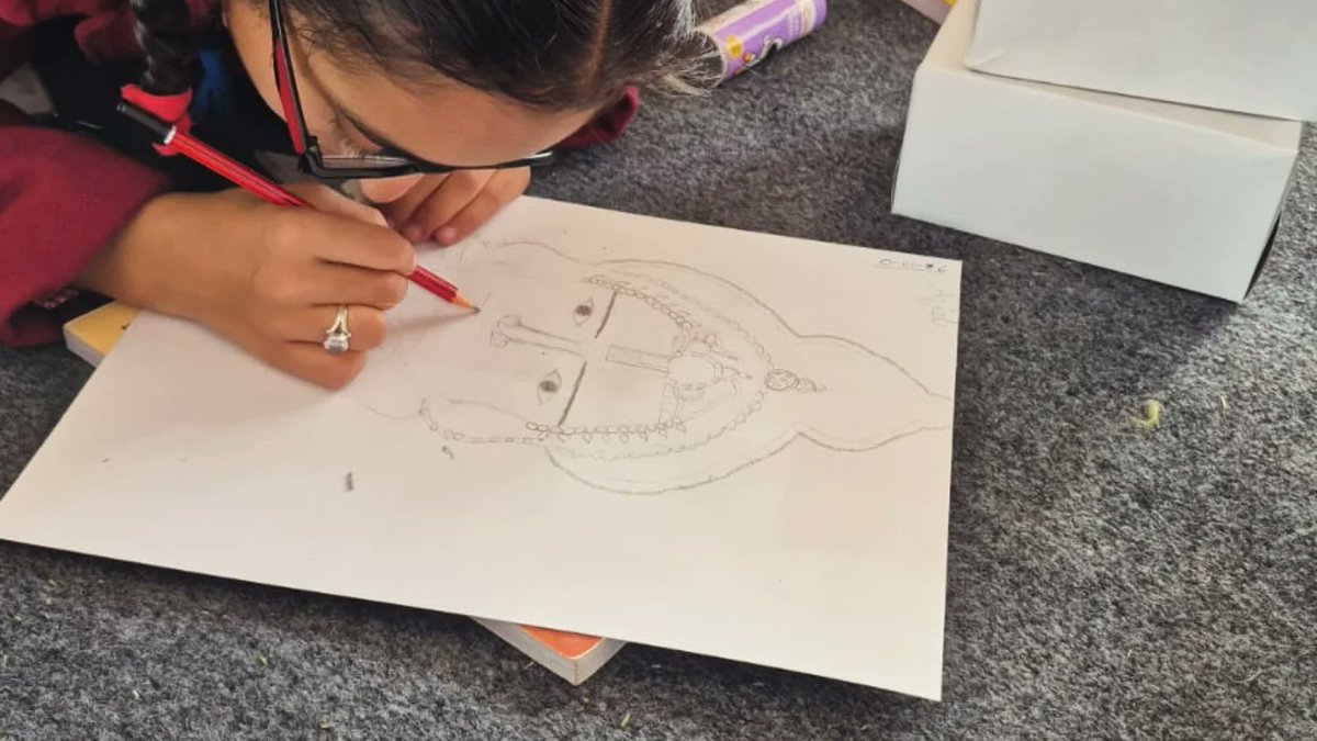 DehradunNiepvd's tweet photo. A proud day for #NIEPVD🌟
At Governor House, our Low Vision students of Model School showcased their creativity in a Drawing Competition.

#MSVD students also presented a graceful Yoga performance, reflecting discipline, balance &amp; confidence.
#RajBhavan #DivyangShakti
@socialpwds https://t.co/wP8PkJTHWQ