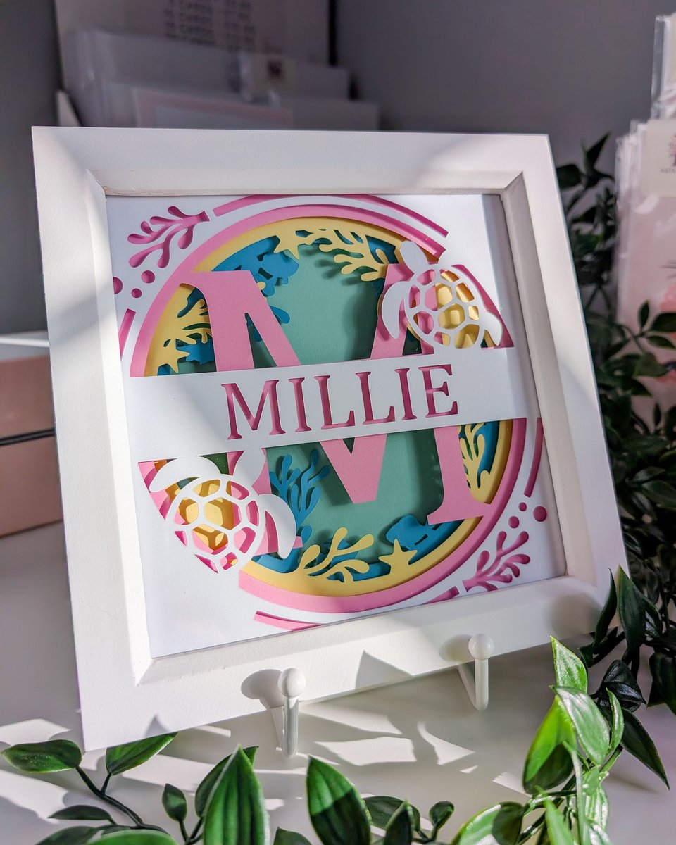 NatashaFinney's tweet image. A recent custom order 💕
This layered shadow box can be fully personalised — change the name and even the card colours to match your theme. I love bringing these special pieces to life ✨
natashafinneydesigns.etsy.com/listing/187457…
#CustomShadowBox #PersonalisedGift #MHHSBD