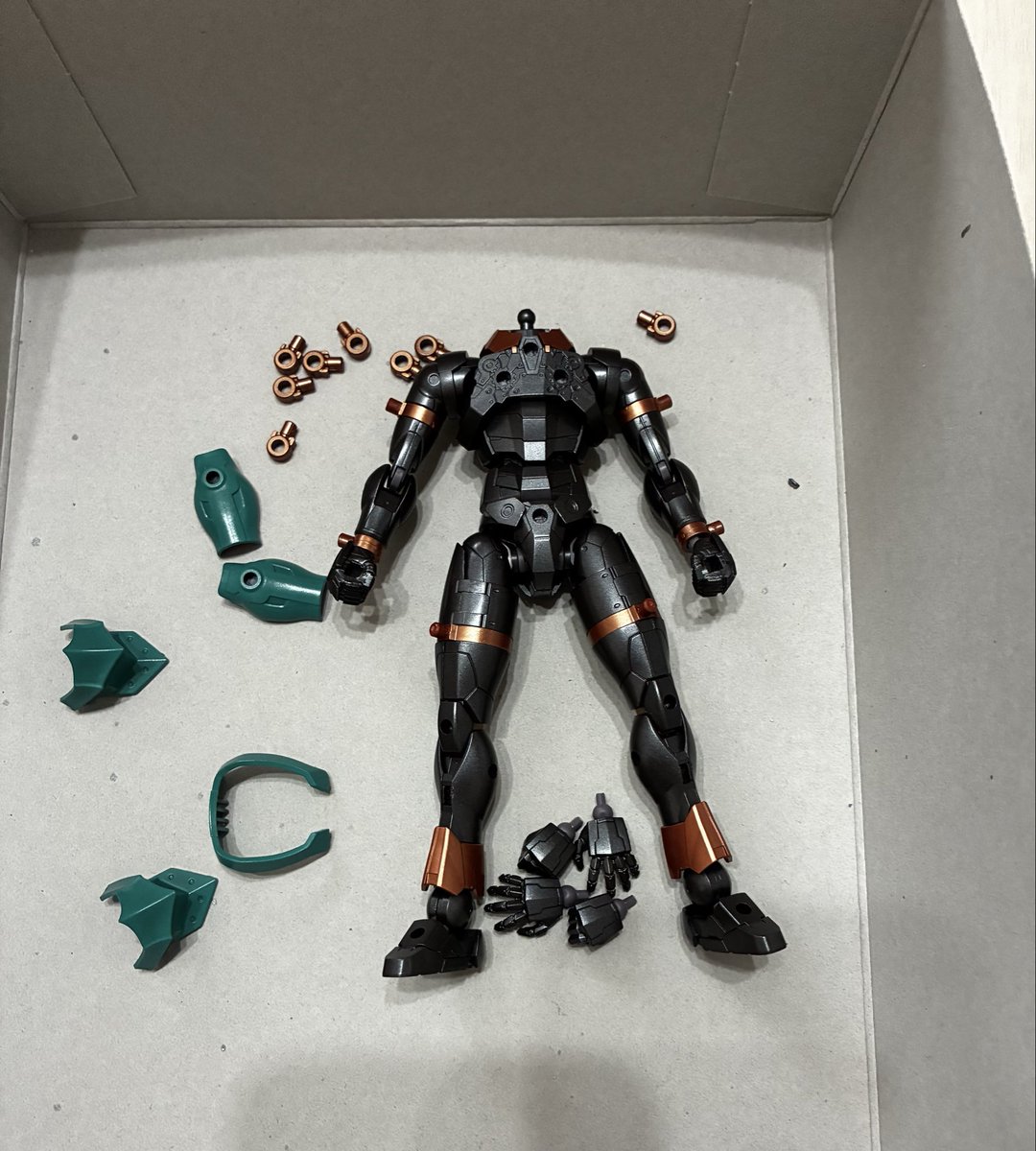 体格の差別化として仕方ないんだけど、ちょっと短足な所が気に入らないシルエット２
しかしそんな不満もアサシンのアンクルパーツを充てれば自然な仕上がりで身長を伸ばすことができます　#30MF