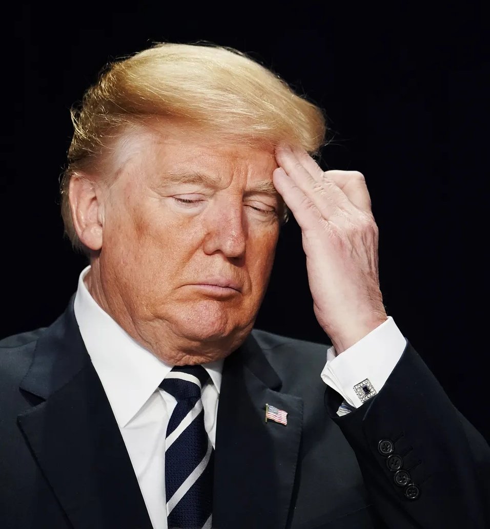 🚨MASSIVE: US Economy Crashes Brutally, Growth Slows Sharply as Debt Risks Intensify

The U.S. economy is showing clear signs of strain. GDP growth has dropped from 4.4% in Q2 to just 1.4% in Q3, marking a sharp 3-percentage-point decline in a single quarter,  nearly a 68% fall