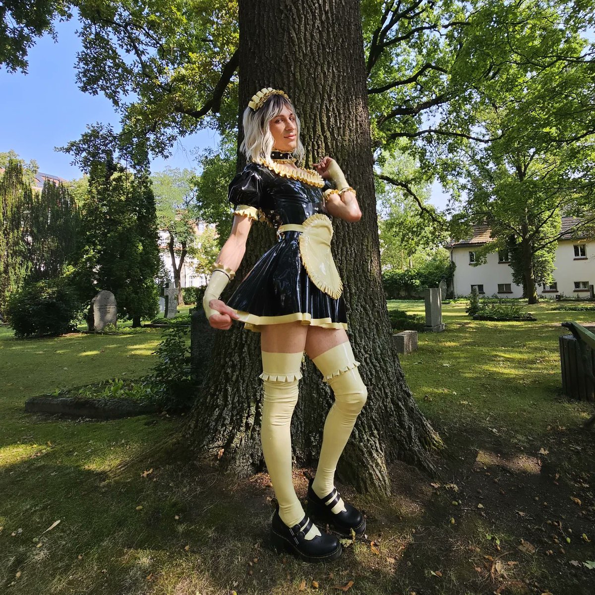 Short walk in the park 🎀🎀🎀

 #sissy #maid #latex #outdoors #kink