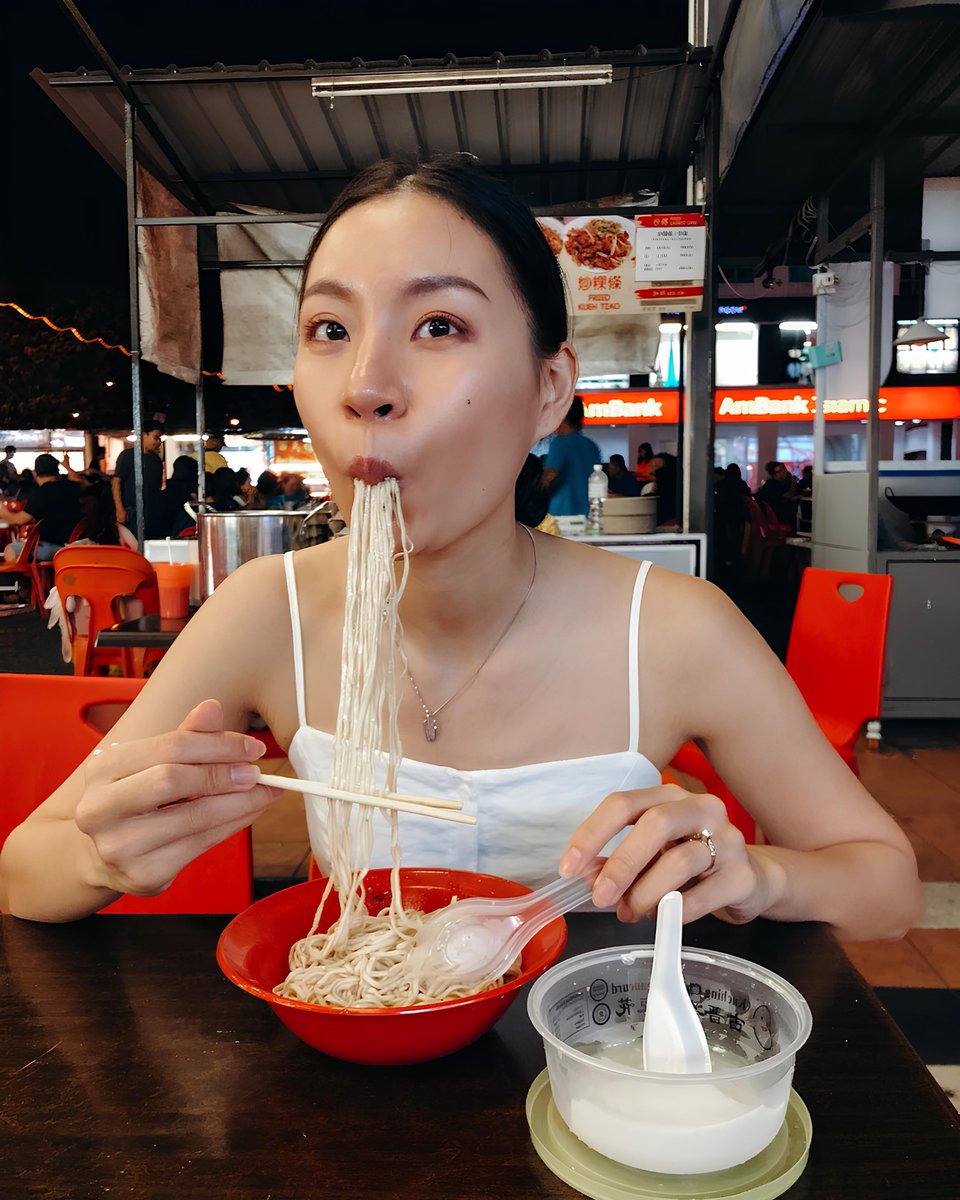cloud9blo3's tweet photo. Anyone knows who she is? https://t.co/b72GvdL98i