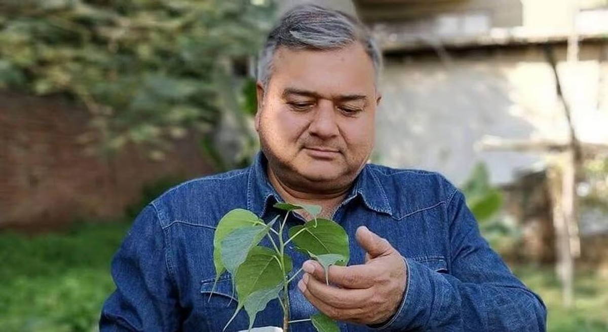 full_er_circle's tweet photo. "We are the real aliens," he often says. 

"We are the only species that destroys its own home." His life is a quiet, green rebellion against the concrete madness of our time. He proves that one person, with enough love and a shovel, can heal a nature's scars.

7/8 https://t.co/IMr5e1trbV