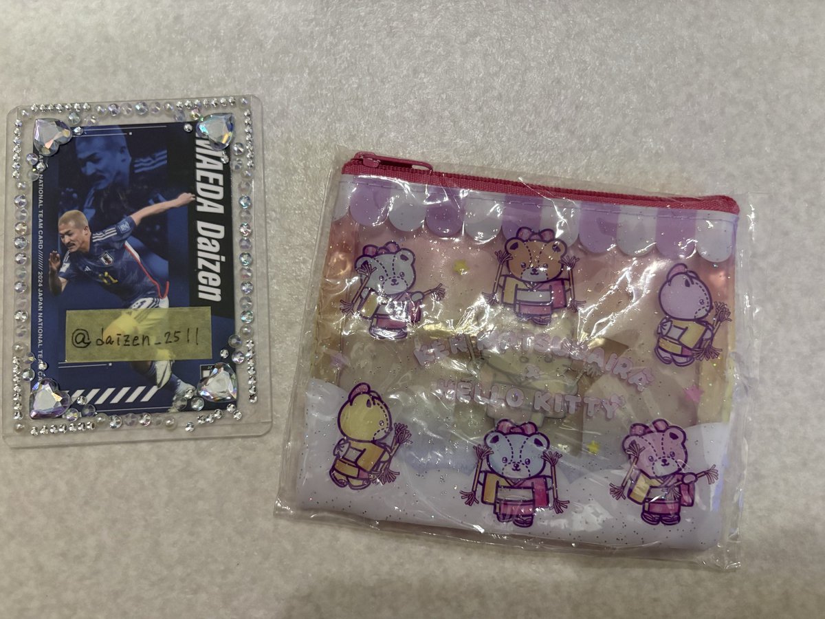 daizen_2511's tweet photo. マツケンサンバ　ハローキティ　クリアラメポーチ　松平健　マツケン
ガチャガチャ　カプセルトイ

【譲】画像1枚目　タイニーチャム

【求】画像2枚目　ピンク、イエロー

郵送での交換希望です。
ご検討よろしくお願い致します🙇‍♀️ https://t.co/BRIaa9bex8