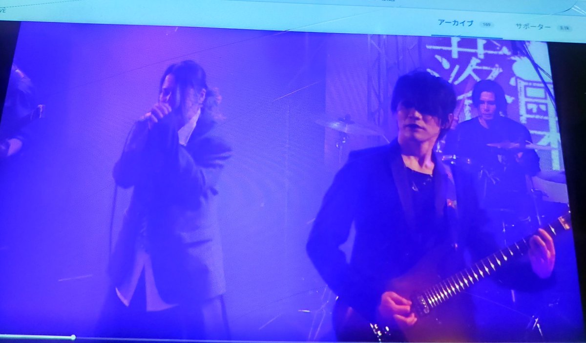 madbear369's tweet photo. アーカイブで落果のライブを見た。3連休最終日の日程での出演で、熱くイベントを盛り上げただろう。aggressiveな勢いあるstageがカッコ良く、キャッチーな曲の魅力が発揮されるようだった✨
https://t.co/10mEh6yuD8
#落果 #GhostofRomance #Vol62 https://t.co/bhXqXSzvb8