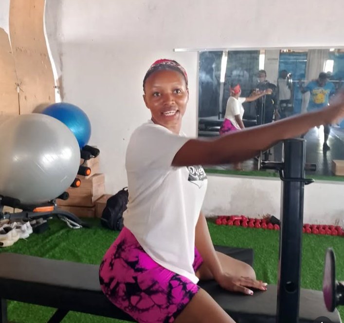 Mnifollow jamani 🥲 si huwa nafollow back
Dues paid.
Mnanitaka wapi.