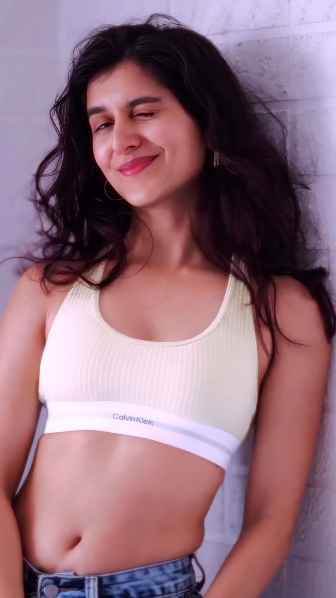 Sanjana is worthy to steal the focus🔥