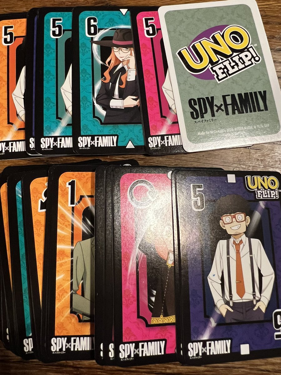 マックのハッピーセットおまけのアーニャUNO、フリップって書いてある