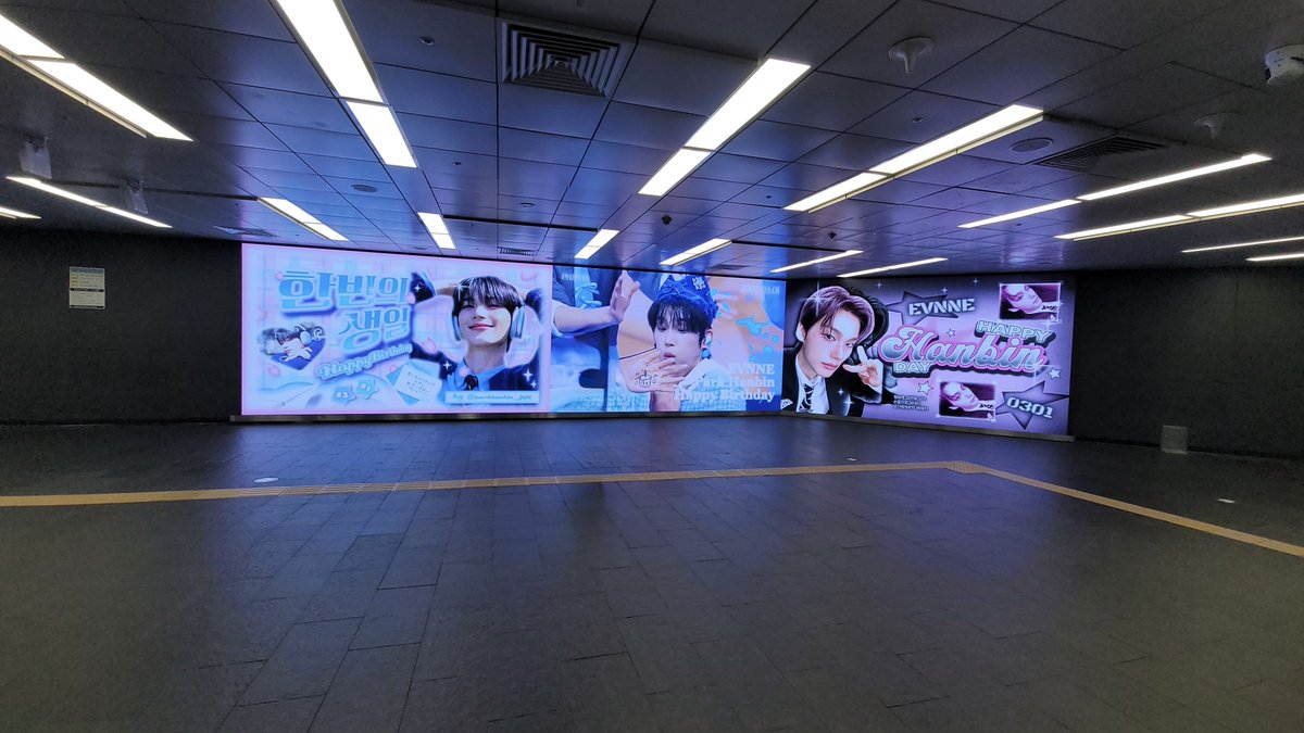 parkhanbin_jpfd's tweet photo. 本日より、弘大空港鉄道にセンイル広告が掲載されました。

いつも温かいご協力と応援に心より感謝しています。
#박한빈　#EVNNE https://t.co/7i0fquHBzP