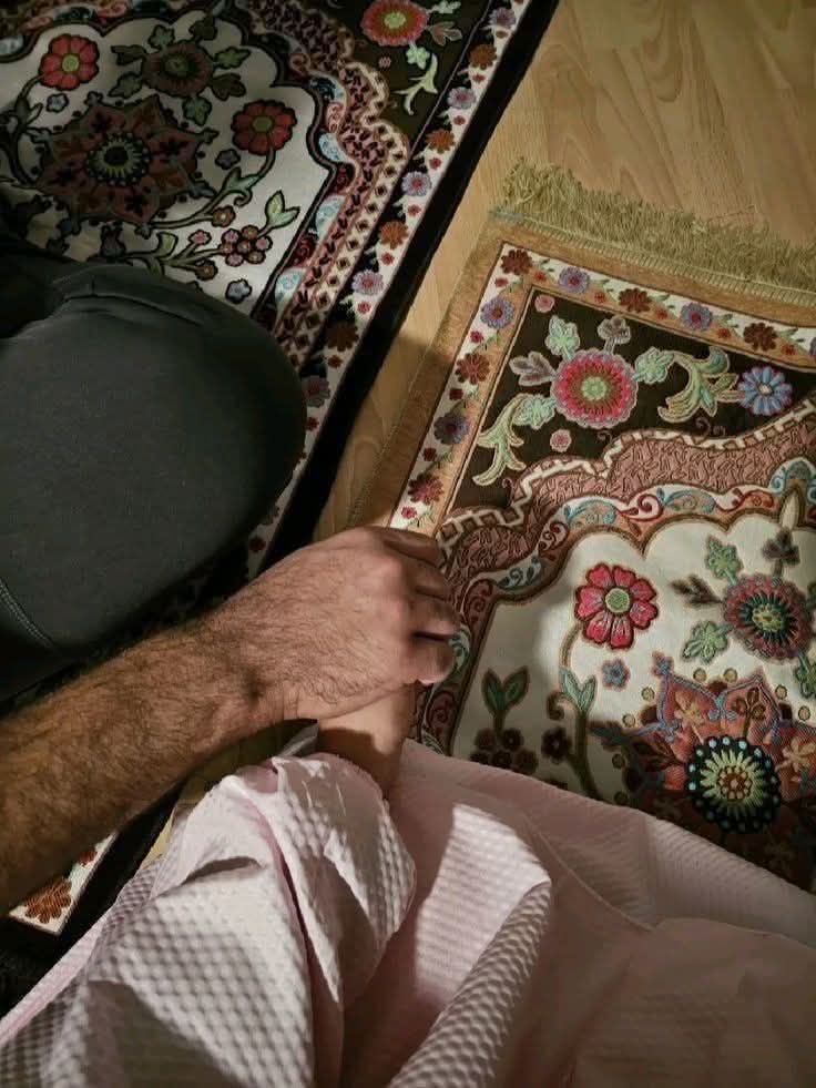 أن يكون أعلى مني درجة دينًا وخُلقًا وعلمًا وعقلًا وطُموحًا،
هينًا لينًا لا أشقى بصُحبته أبدًا يارب.❤️