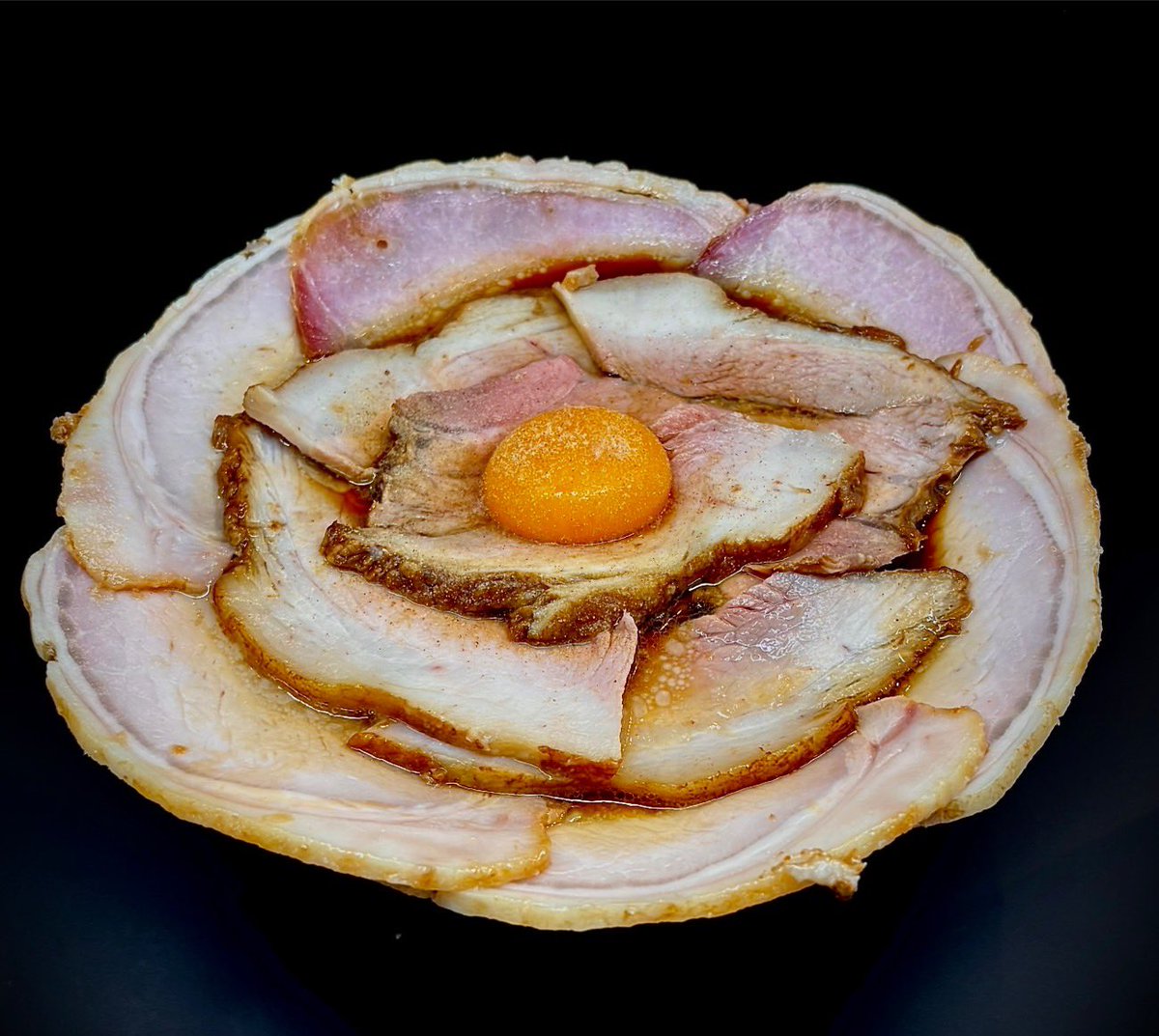 【プレミアム肉ラーメン祭り】
毎月29日、月に一度開催‼️

今月は2月最終日‼️
28日(土)の開催🍖

肉もスープも醤油もたった1日だけのスペシャル限定ラーメン

肉の日『月に1度だけ』の『プレミアム』な一杯‼️

新庄の特製肉中華　1200円