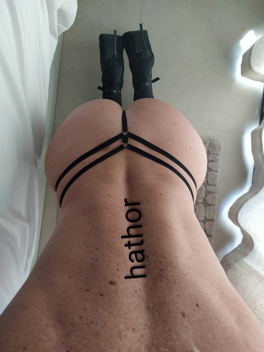 Perdonad la desconexión, pero no nos da más la vida... Hoy me levanté muy traviesa 😈😈😈