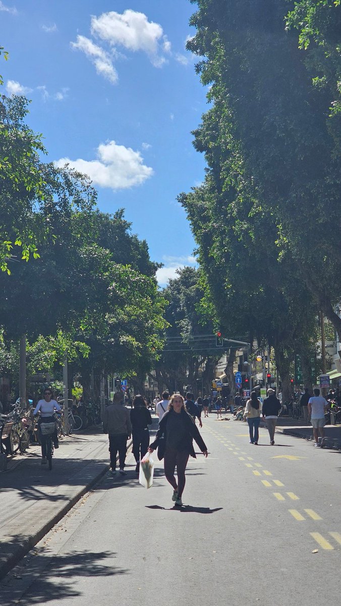 בשלהי כל מרתון, אנחנו מקבלים תזכורת לאיך העיר הייתה יכולה להראות אם באמת היינו מתעדפים הולכי רגל