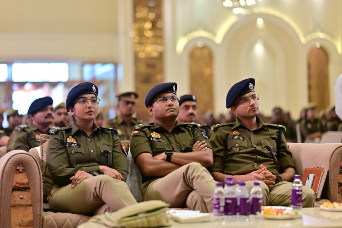 UP POLICE tweet media