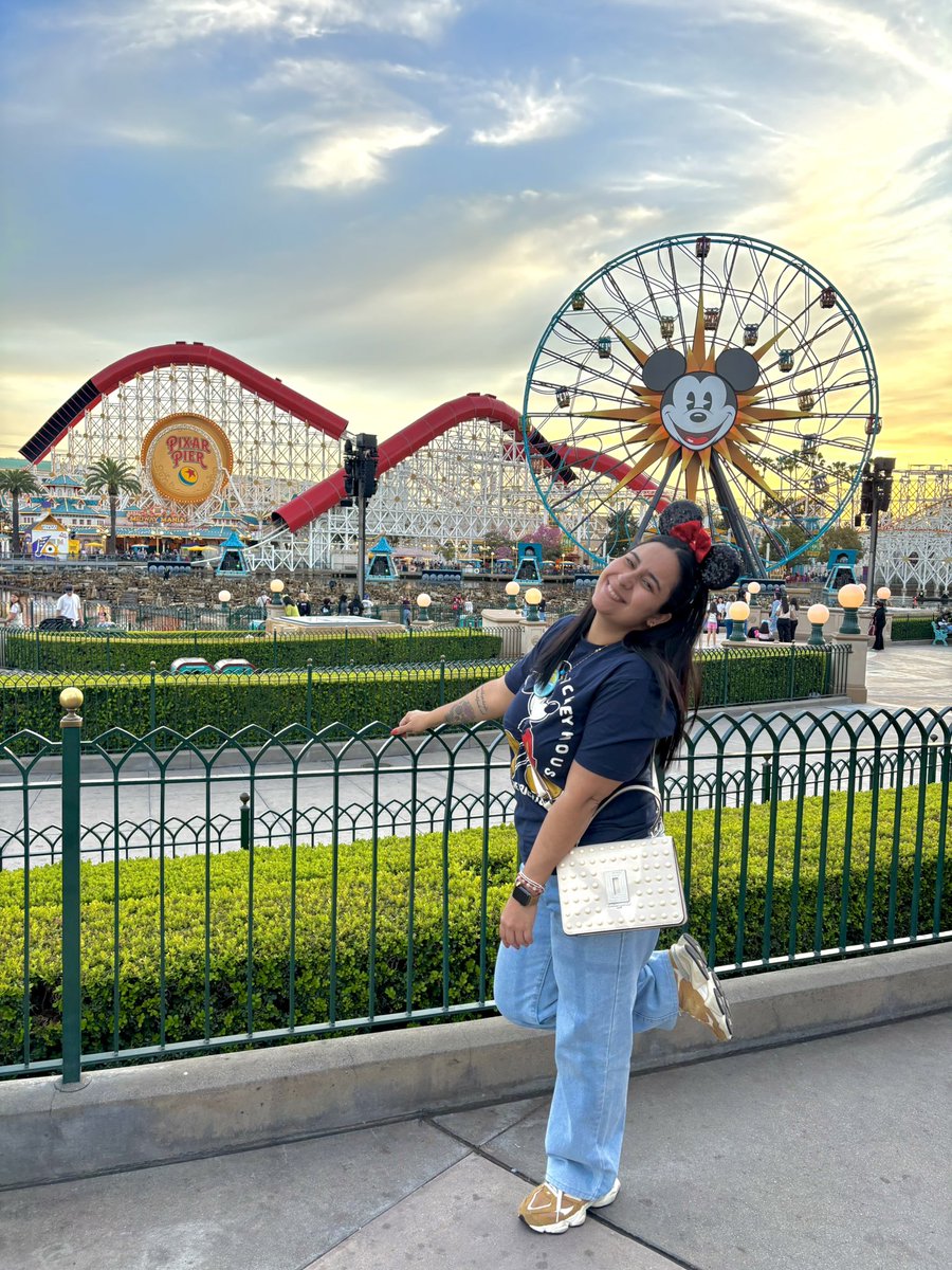HMenta30's tweet photo. 😍✨🪄🎢 mágico 🪄 https://t.co/H6tEwlHX91
