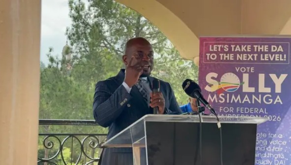 KayaNews's tweet photo. BREAKING NEWS: Gauteng DA leader Solly Msimanga has announced that he will be running for the position of Federal Chairperson.
He accepted his nomination at an event in Pretoria this morning, where he made the announcement.
#KayaNews #DALeadership SM https://t.co/s5BJUJMNKF