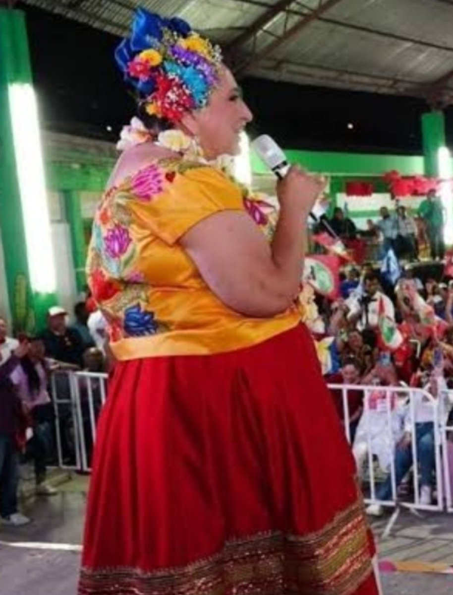 Xochitl no ganará elecciones, pero cuando modela trajes indígenas, no hay quien le haga sombra.

Jaaaaaa jaaaaaa jaaaaaa jaaaaaa jaaaaaa jaaaaaa jaaaaaa