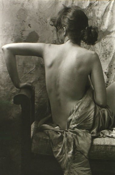 "Con el dolor podemos hacer dos cosas: convertirlo en odio, en rencor, o elaborarlo, sublimarlo y convertirlo en crecimiento, poesía, literatura, fraternidad, solidaridad con las víctimas. Este fue mi camino".
Cristina Peri Rossi
📷Saul Leiter
