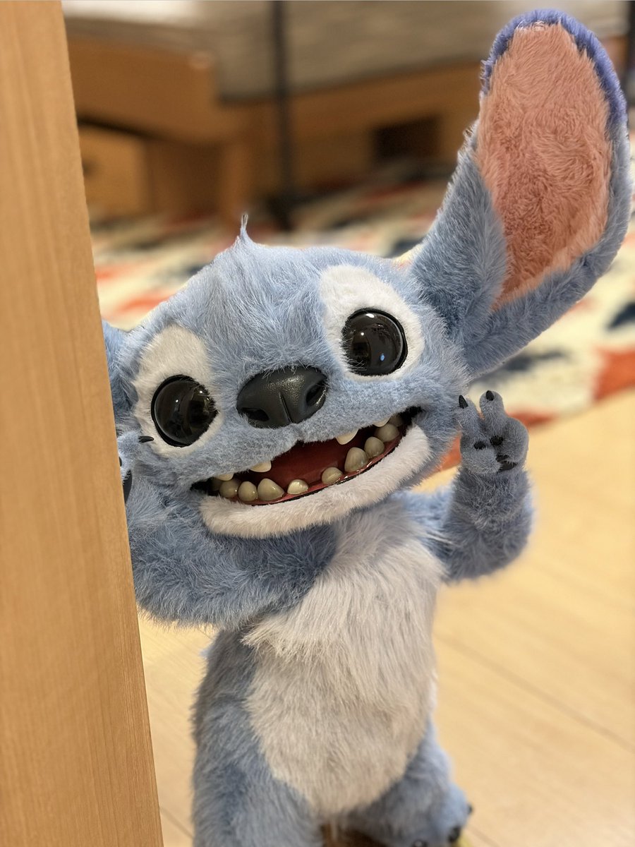 私の部屋でスティッチがピースしてる(ありがとうありがとう)