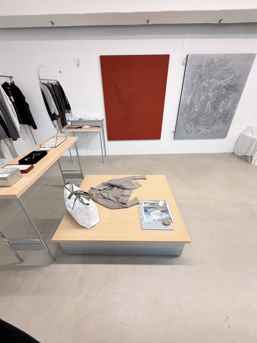 키야기 자체 상품들 핏이 대박이고..
(chiyagi__the__store) 
주변 빈티지샵 (deliroom. shop)(grnhause)도 참고하시면 조음 그린하우스는 예약제임!